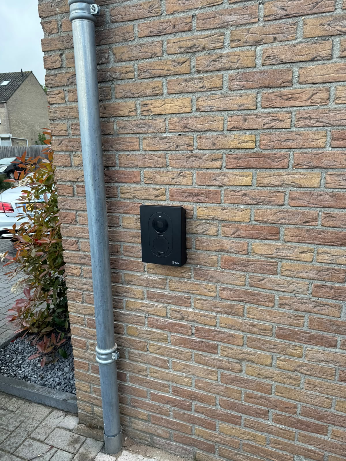 Klaar om te laden. Laadpalen op locatie in Rotterdam e.o. door Mandotech