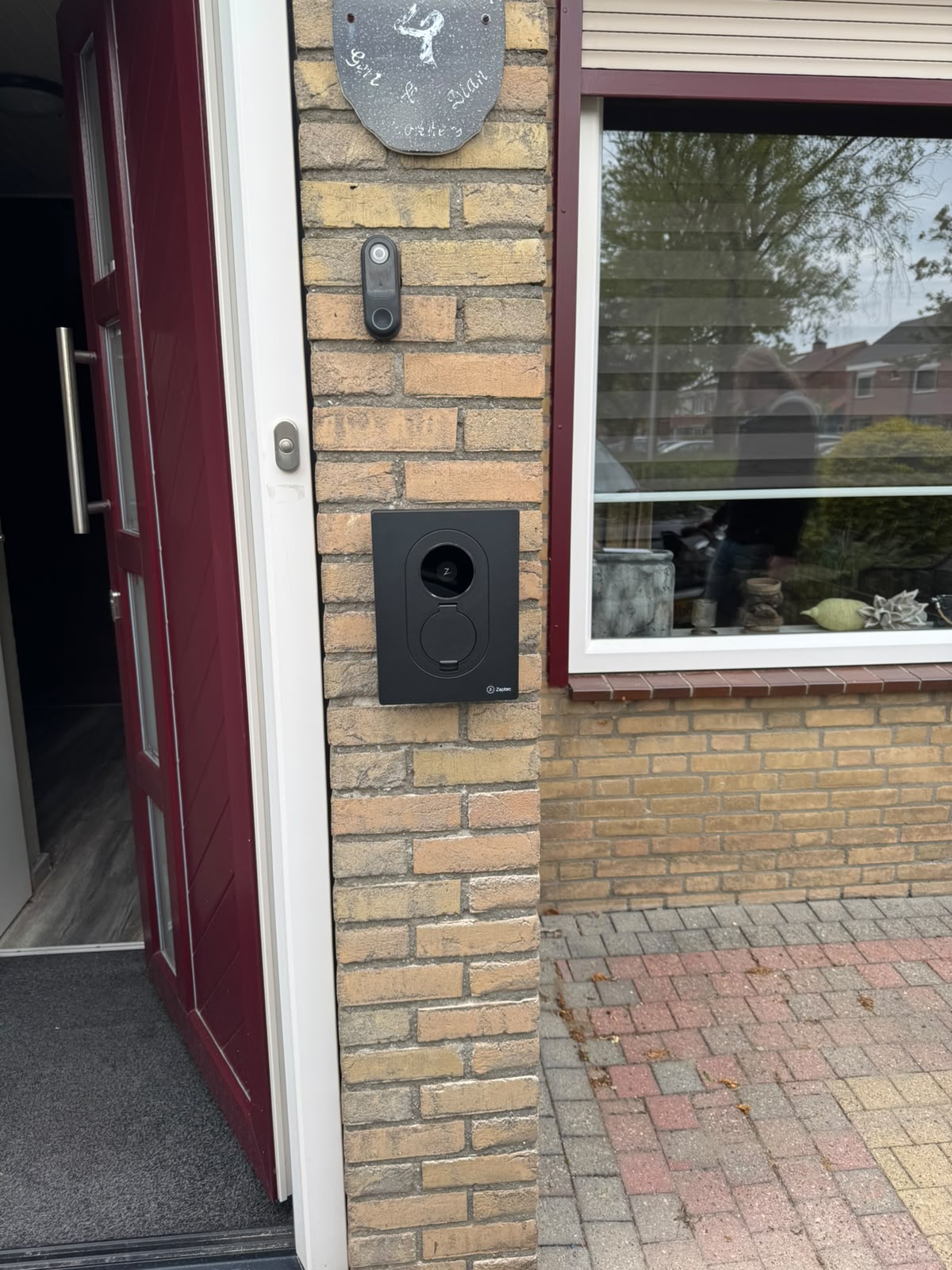 Laadpaal met pasjeslezer. Laadpalen op locatie in Rotterdam e.o. door Mandotech