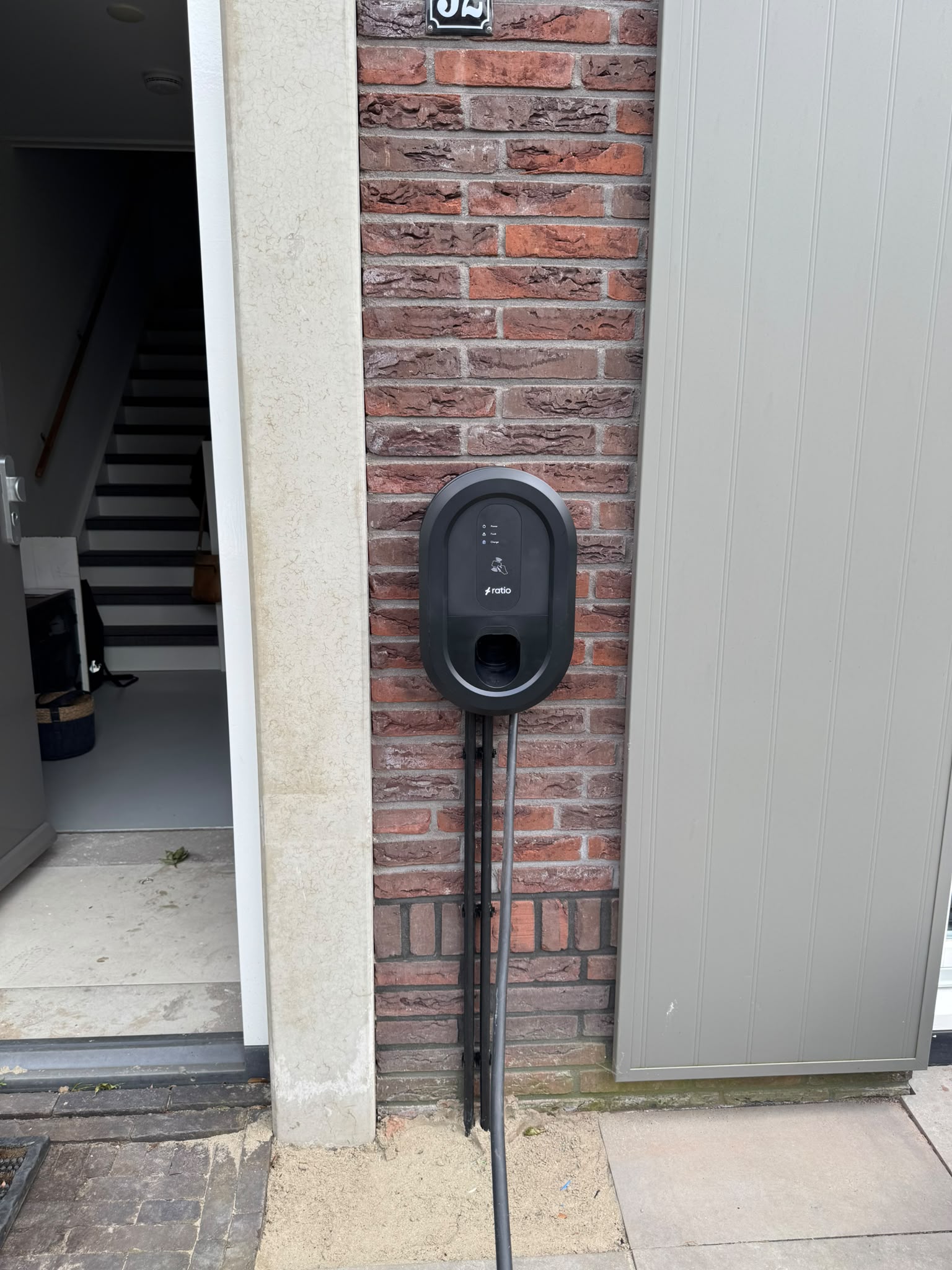 Netjes bij de voordeur. Laadpalen op locatie in Rotterdam e.o. door Mandotech