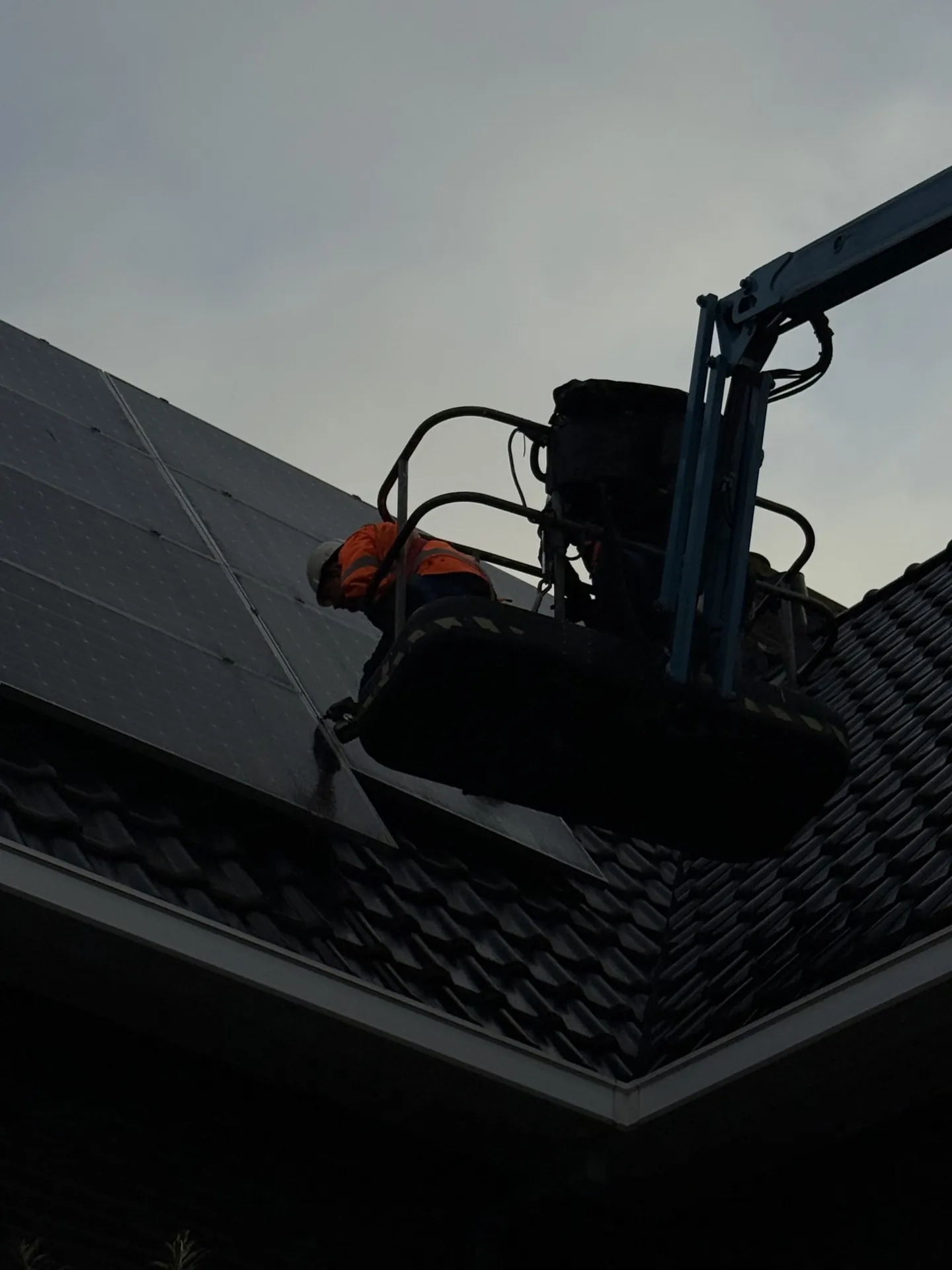 De laatste bevestiging. Project Nootdorp in Nootdorp door Mandotech