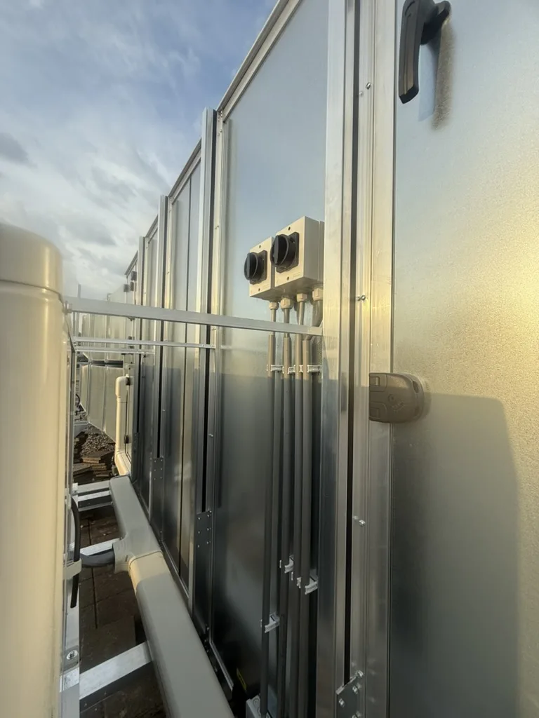 Aansluitingen tot in detail. Project Spijkenisse in Spijkenisse door Mandotech