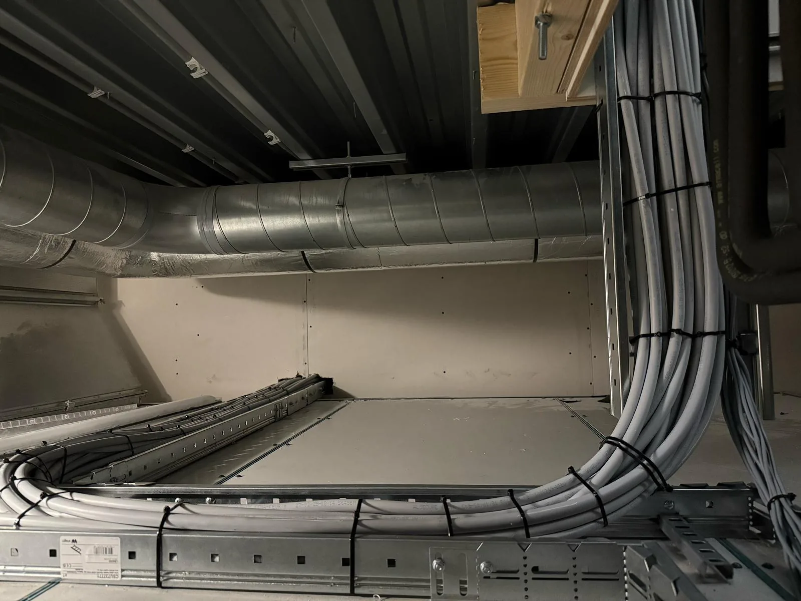 Overzichtelijk uitgebouwd, Elektra & installaties door Mandotech